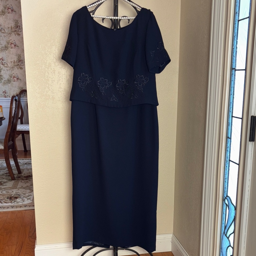 Worthington. Navy Dress with Floral Embroidery~Sz 16